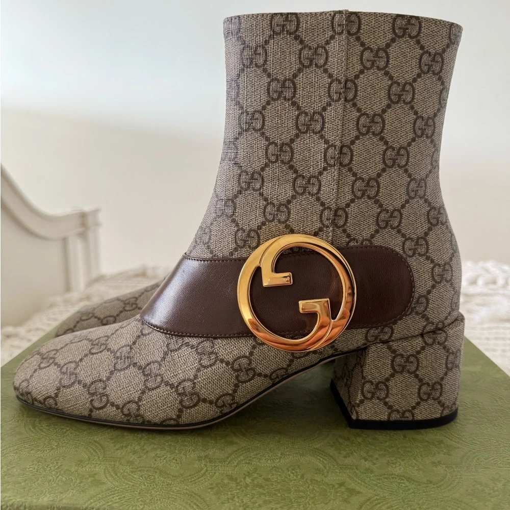 Gucci blondie Brown& Cream GG coated canvas 2” block heel ankle boot SZ 40 NWB - Picture 2 of 10